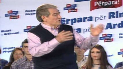 Berisha me të rinjtë në Fier: Mikrokredi për punësimin tuaj