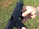 Un pistolet utilisé par la police brésilienne tire tout seul quand on le secoue