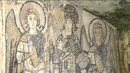 Durres, Ne amfiteater demtohet perseri Mozaiku i Kapeles