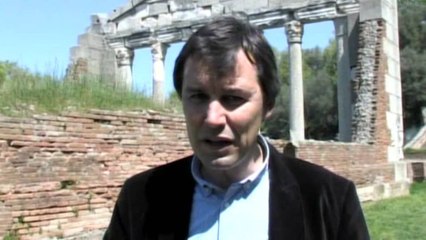 Fier, teatri Apolonise drejt rrenimit