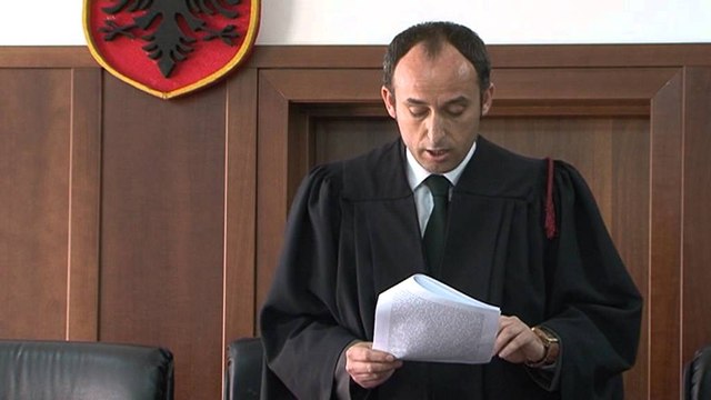 Balla shpallet fajtor për akuzat për korrupsion ndaj Pollos