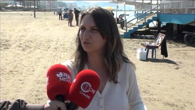 Durres, Fundjava sjell pushuesit ne plazh