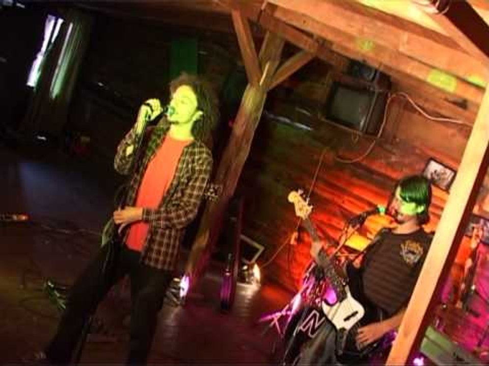 Valoni ft. Hapat - enjoy the silens