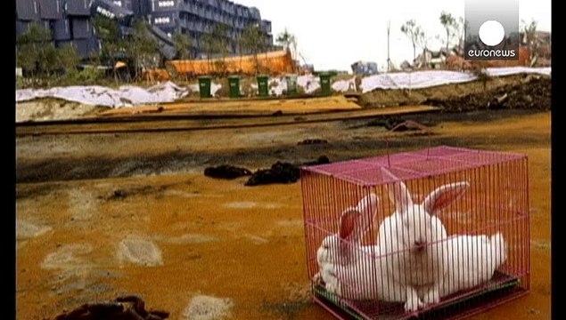 Chinese authorities try to calm fears of Tianjin residents following blasts