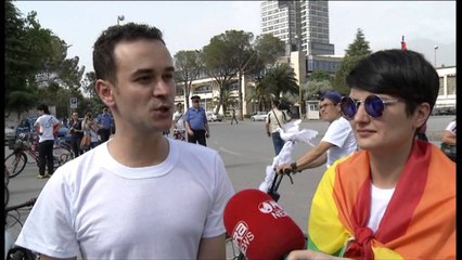 Komuniteti LGBT pedalim në sheshin "Nënë Tereza"