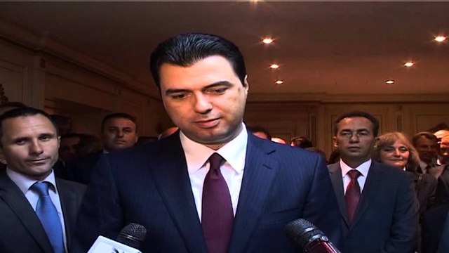 Basha nderohet me titullin Qytetar nderi i komunës së Prishtinës