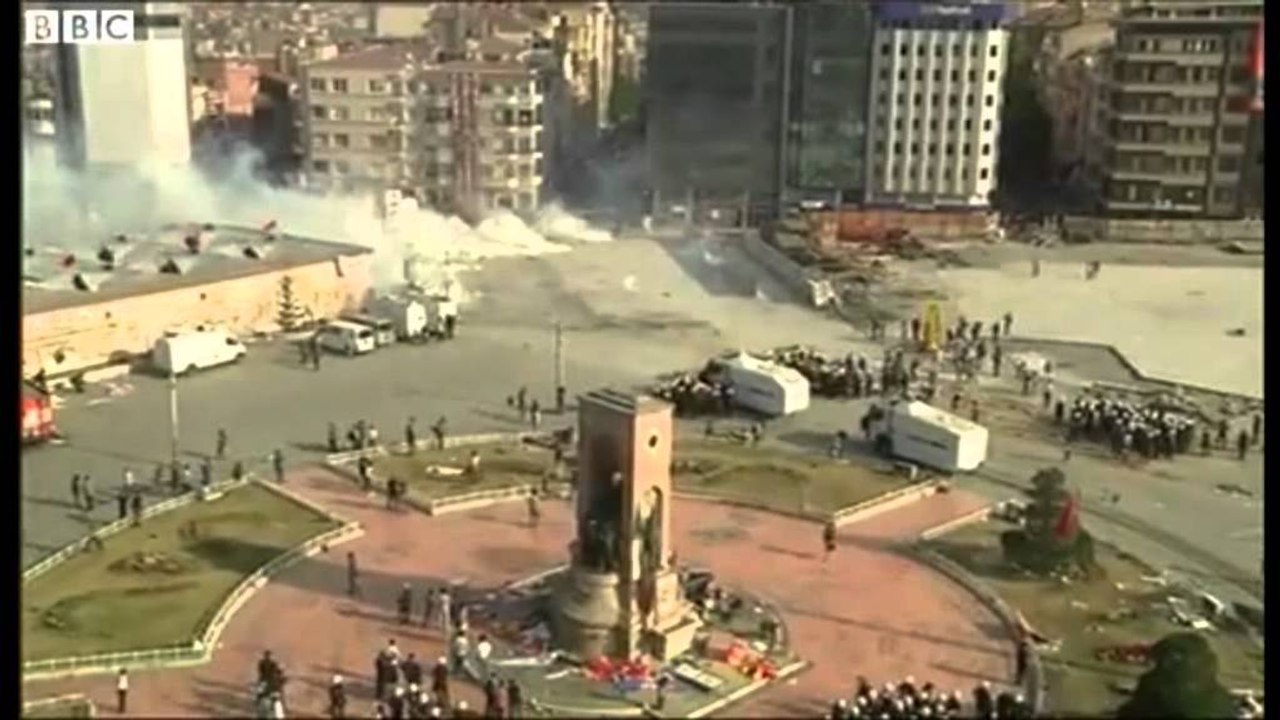 Turqi, policia ndërhyn në sheshin Taksim, Erdogan takim me protestuesit