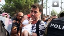Χάος στα ελληνοσκοπιανά σύνορα - Εγκλωβισμένοι χιλιάδες πρόσφυγες