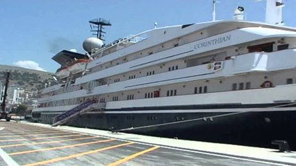 Sarandë, ankorohet trageti i parë me 85 turistë nga Korfuzi