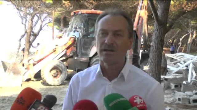 Vlorë, vijon prishja e ndërtimeve pa leje. Kryetari i bashkisë Gjika: Aksioni do të vijojë