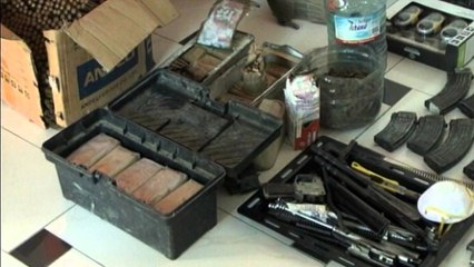 Sekuestrohet arsenal armësh në Durrës, 28-vjeçari rezistencë policisë me bomba