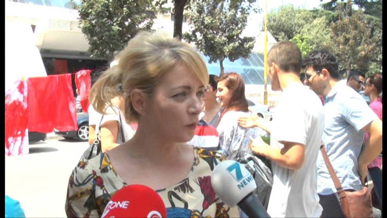 "Ndal dhunës ndaj gruas", zhvillohet protestë në Tiranë!