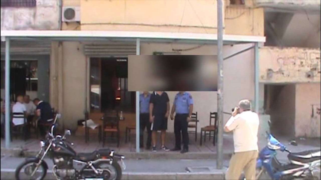 Grupi i hajdutëve të banesave, akuzohen për 40 vjedhje, një në pranga dy në kërkim