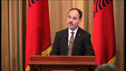 Nata e Kadrit, Nishani shtron iftar. Rama uron në fb e twitter besimtarët