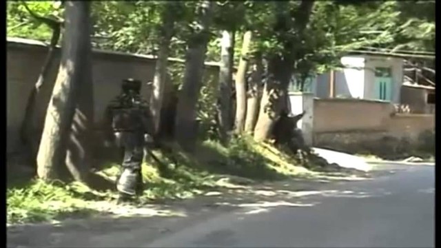 Kashmir, humbin jetën 5 ushtarë indianë