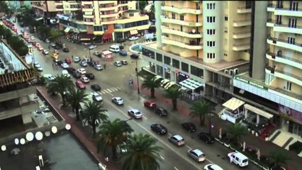 Vlorë, fortunë në mes të verës, shi e breshër në qytet