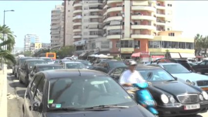 Vlorë, fluksi i automjeteve të pushuesve paralizon trafikun