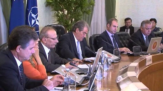 Selia e re e PD-së, hiqet tabela identifikuese e godinës së SHQUP