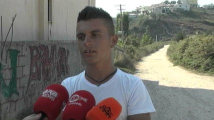 Durrës, aventura e tre të rinjve në det, kalojnë natën në pedalone