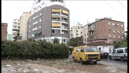 Tiranë, 26-vjeçarja sulmohet me acid, dëmtime në fytyrë dhe trup