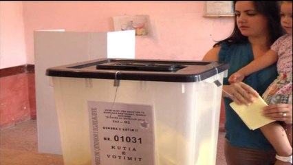 Video herunterladen: Zgjedhje në komunën Rrethina, rreth 17 mijë zgjedhës votojnë për dy kandidatët