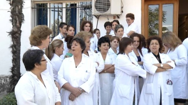 Mjekët e QSUT-së në protestë