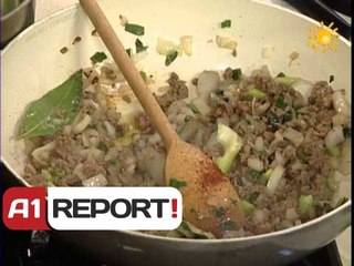 RREZE DIELLI, ZONJEN TEFTA ,KEK ME PJESHKË DHE BANANE,LAKËR E MBUSHUR   05 09 2013