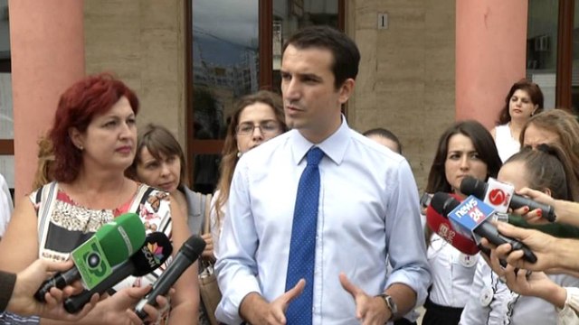 Veliaj: Ndiqni shkollat profesionale, janë më afër tregut