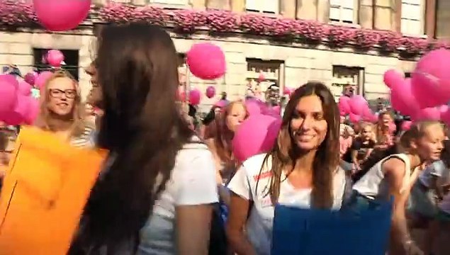 Missen doen flashmob voor het goede doel - RTV Noord