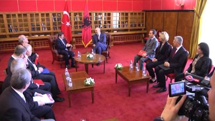 Ministri i Jashtëm turk në Tiranë, mbledhje të përbashkëta të qeverive të dy vendeve