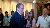 Berisha feston ditëlindjen e 69-të, të rinjtë demokratë festë-surprizë për ish-liderin e tyre