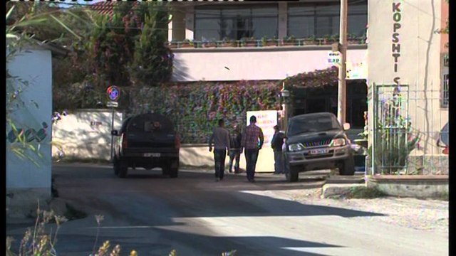 Krim brenda familjes në Sauk të Vjetër. Burri vret gruan dhe më pas vetëdorëzohet