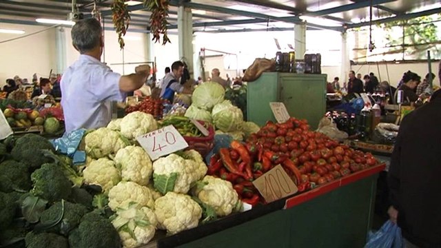 Kriza sjell rënie të konsumit, tregëtarët: Çmime të ulëta, por blerje të pakta