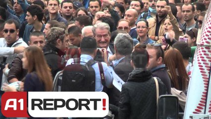 A1 Report - Protesta te kryeministria, të rinjtë dëbojnë Berishën, Bashën