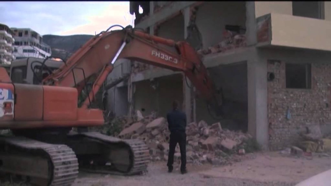 Rama në Vlorë, inspekton aksionin e INUK-ut për prishjen e ndërtimeve