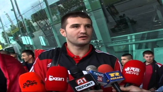 Fituesi i medaljes së bronxit në boks. Jurgen Uldedaj pritet me emocione në Aeroportin e Rinasit.