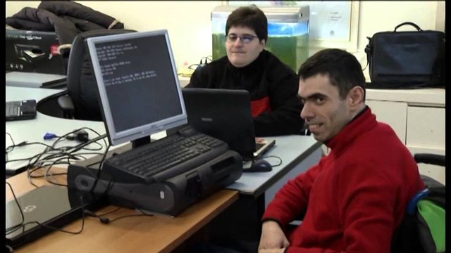 Ndihma ekonomike për invalidët e të papunët. Ministri Veliaj: Nga janari do të merren pagat e plota