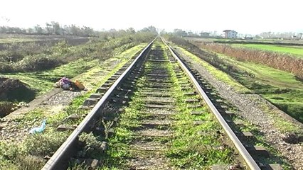 Hekurudha Laç-Vorë, shkatërrohet infrastruktura, asnjë ndërhyrje