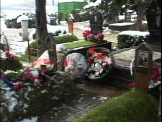 Lajme - Homazhe të OVL të UÇK-së me rastin e 28 Nëntorit