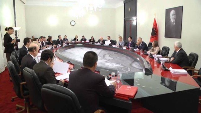 Pagat e mjekëve dhe infermierëve: Zbardhet tabela e rritjes, bashkë me përfitimet dytësore