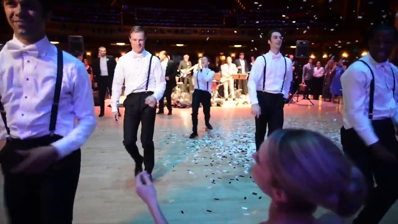 1 marié et 8 garçons d'honneur pour la meilleure danse de mariage