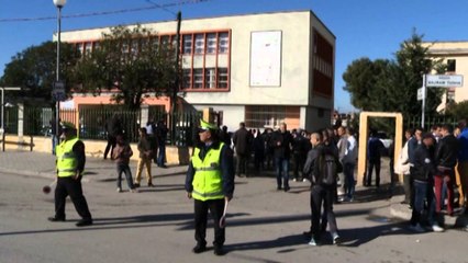 Shkozet, vritet në klasë nga bashkëmoshatari i tij gjimnazisti, arrestohet autori