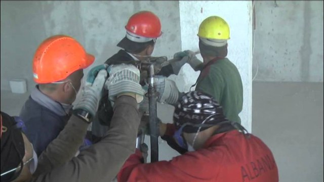 Fadroma e INUK godet kompleksin Jon . Skadon afati i banorëve për të tërhequr pajisjet shtëpiake