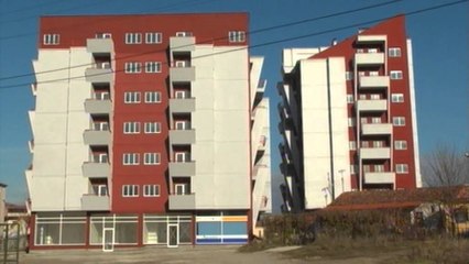 Korçë, 35 familje të pastreha përfitojnë apartamente të ndërtuara nga Enti i Banesave