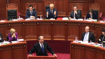 Replikat dhe batutat në Kuvend, diskutimi i buxhetit kthehet në parodi synetlliku