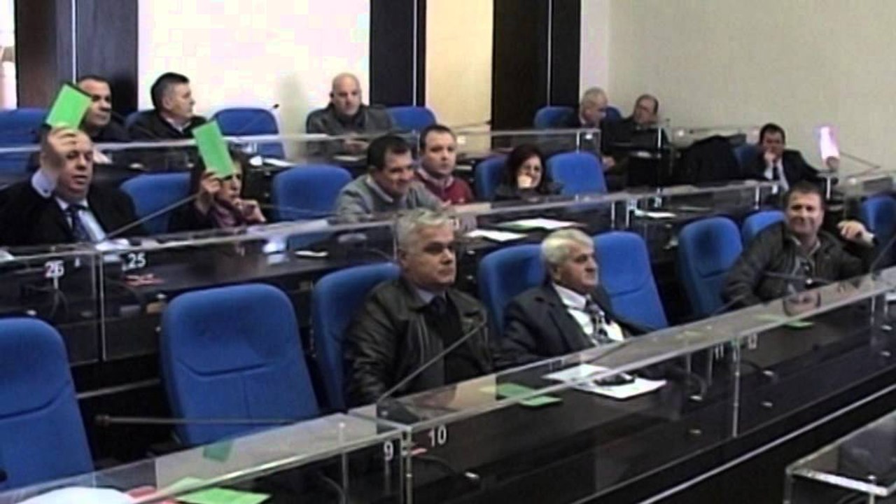 Kriza prek bashkinë Durrës, 21 punonjës do të largohen nga administrata