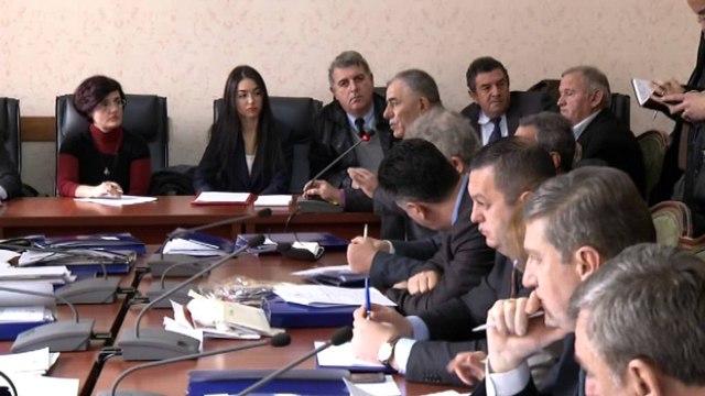 Opozita mbështet gjuetarët kundër moratoriumit 2-vjeçar të qeverisë