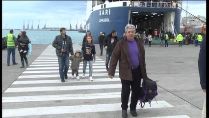 "Kriza sfidon festat", ulet numri emigrantëve në portin e Durrësit