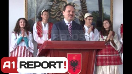 A1 Report - Nishani dekoron kryetarin e komunës se permbytur ne Bushat