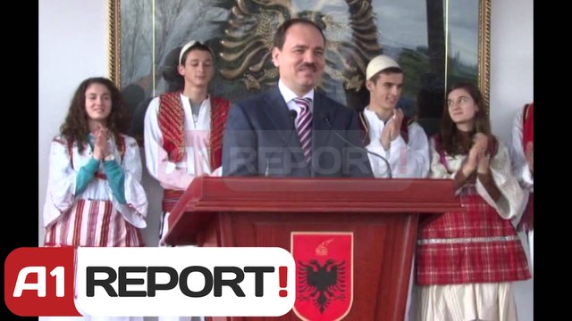 A1 Report - Nishani dekoron kryetarin e komunës se permbytur ne Bushat